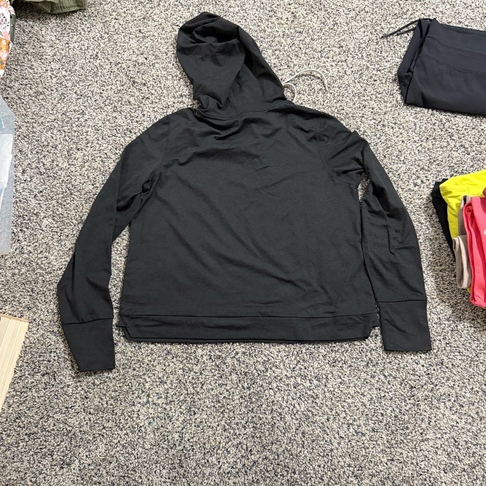 Vuori Heathered Black Halo Hoodie Top - Picture 4 of 5